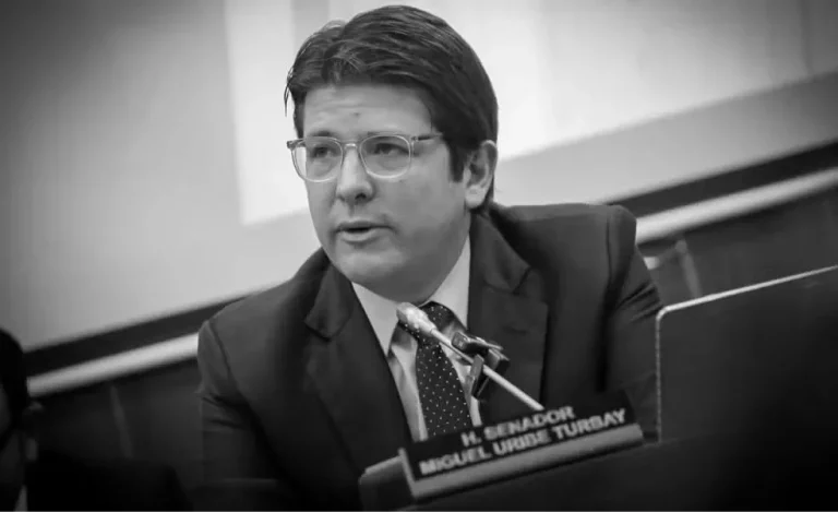 Morre Miguel Uribe, pré-candidato à presidência da Colômbia baleado durante campanha