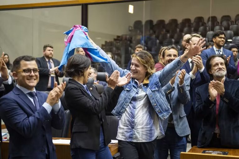 Câmara de Porto Alegre aprova cotas para pessoas trans em cargos públicos