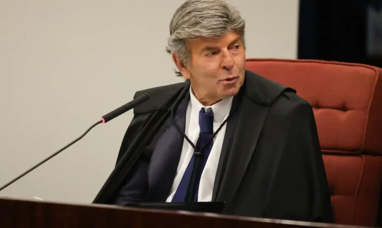 “Nós não estamos julgando pessoas com prerrogativa de foro”, diz Fux ao questionar competência do Supremo