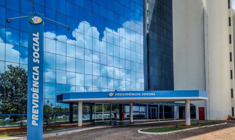 Câmara aprova proibição total de descontos em benefícios do INSS