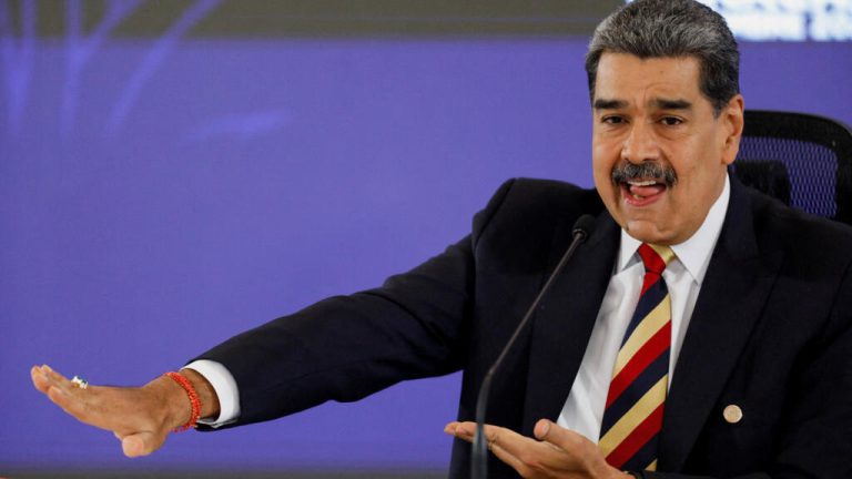 Maduro diz que navios dos EUA apontam 1.200 mísseis para a Venezuela