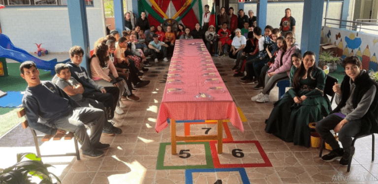Semana Farroupilha na APAE de Encantado valoriza cultura gaúcha com música, lendas e comidas típicas