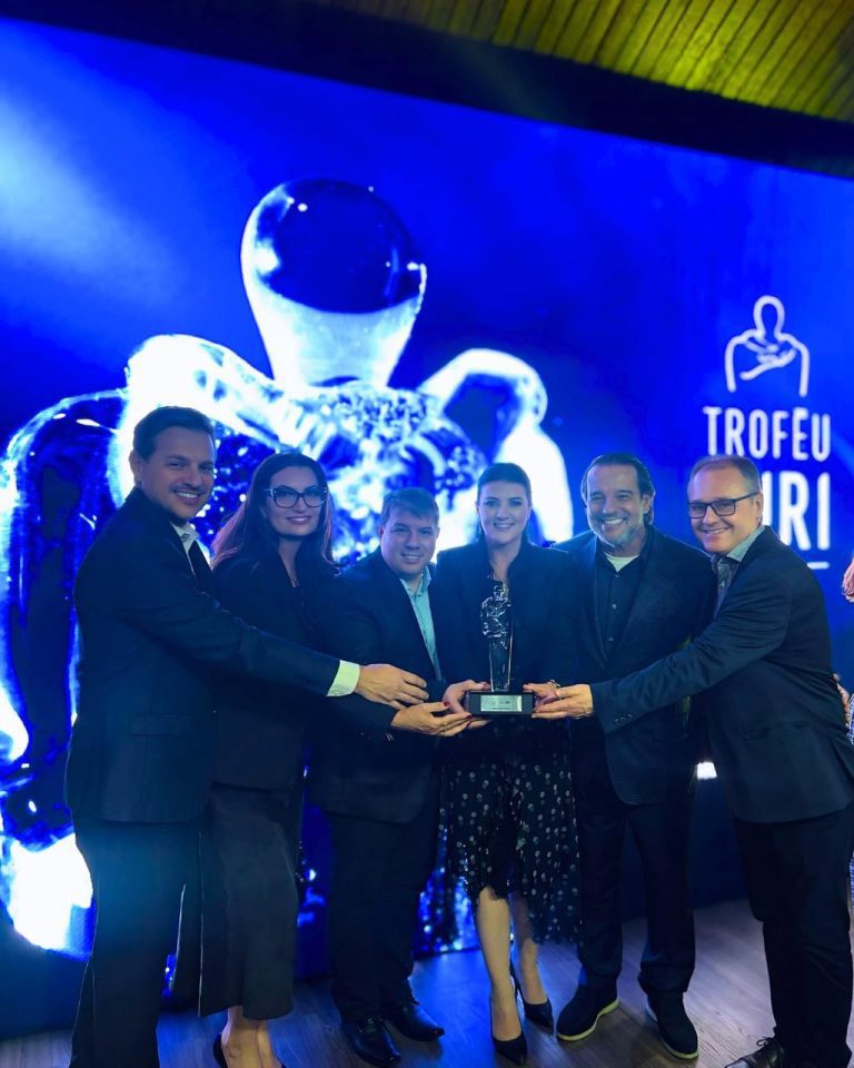 Presidente da AACE recebe Troféu Guri por protagonismo no Cristo Protetor