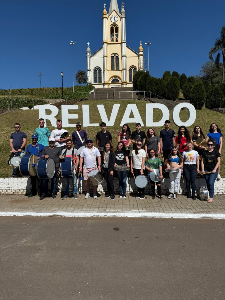 Relvado prepara desfile com retorno da Banda Marcial