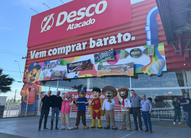 Desco Atacado e Florestal inauguram fachada temática em loja de Esteio