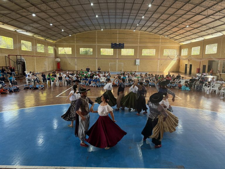 intercâmbio com comitiva uruguaia leva música e dança a escolas de Relvado
