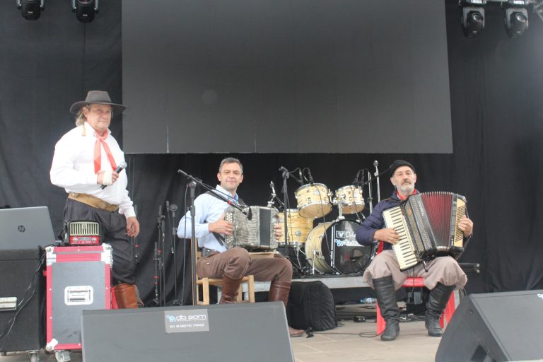 Gaiteiros e trovadores participam de momento especial no 12º Encontro Farroupilha de Encantado