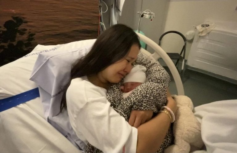 Mãe groenlandesa perde filha uma hora após parto na Dinamarca, mesmo com lei que a protegeria