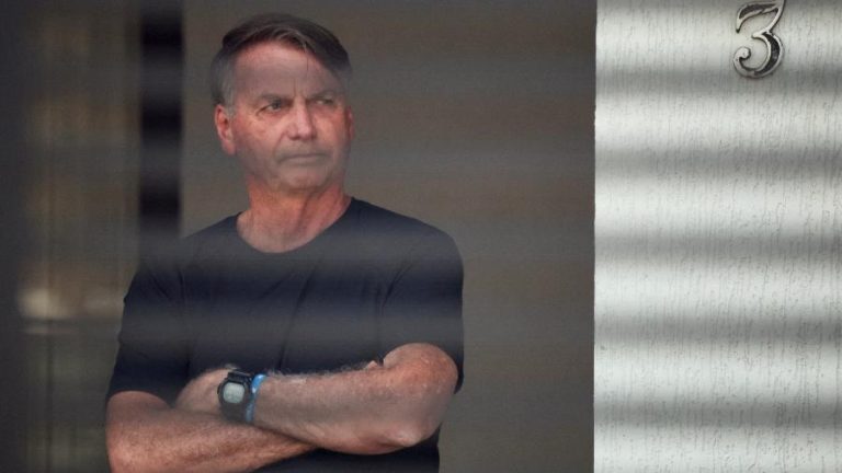 Bolsonaro é aconselhado a não comparecer ao julgamento no STF