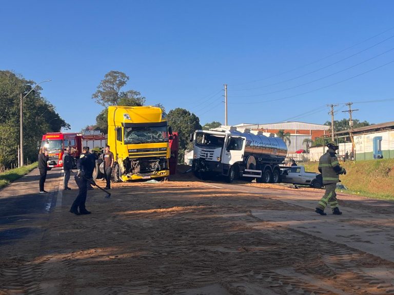 Motorista causa acidente com quatro veículos na ERS-130, em Lajeado