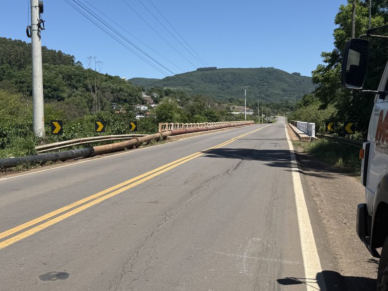 Idoso é atropelado por caminhão durante serviço público em Encantado