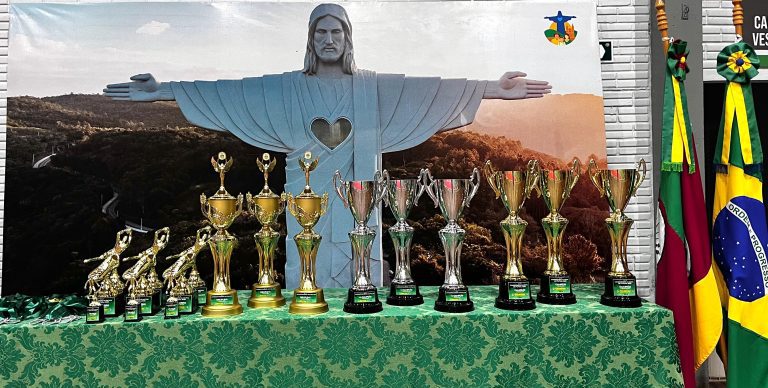 Finais do futsal encantadense consagram campeões e lotam ginásio no Parque João Batista Marchese