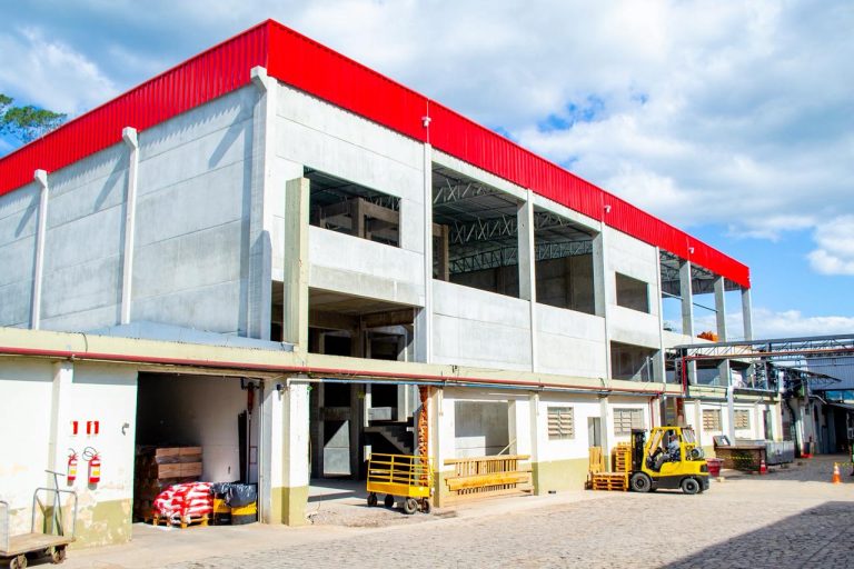 Dália Alimentos realiza obra de resiliência no frigorífico de suínos em Encantado