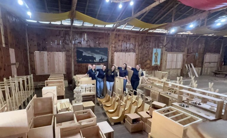 Rede solidária viabiliza doação de mobiliário para escolas municipais de Muçum