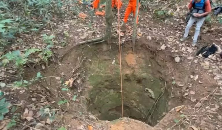 Poço de 30 m usado para descartar corpos é descoberto no Morro do Jordão