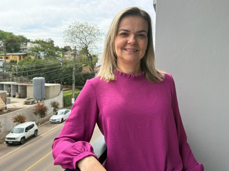 Outubro Rosa e Dia do Professor se encontram na trajetória de Daniele Gazola