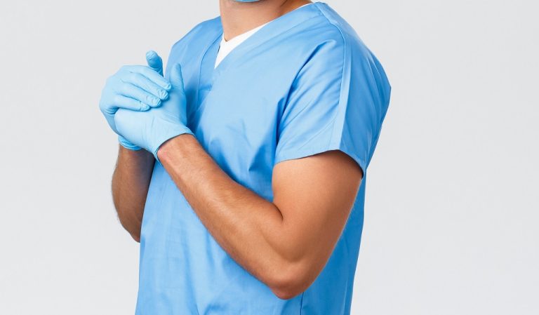 Técnicos de enfermagem são presos por violação sexual de paciente em hospital de Porto Alegre
