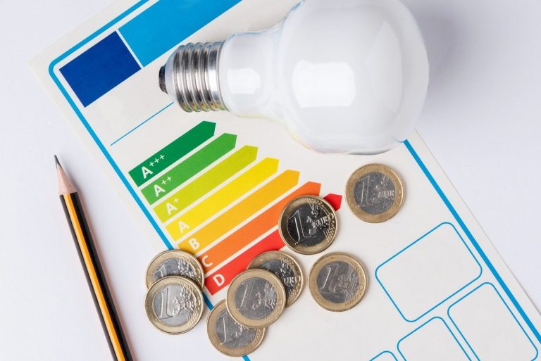 Chuveiro, geladeira e ar-condicionado lideram o consumo de energia nas residências