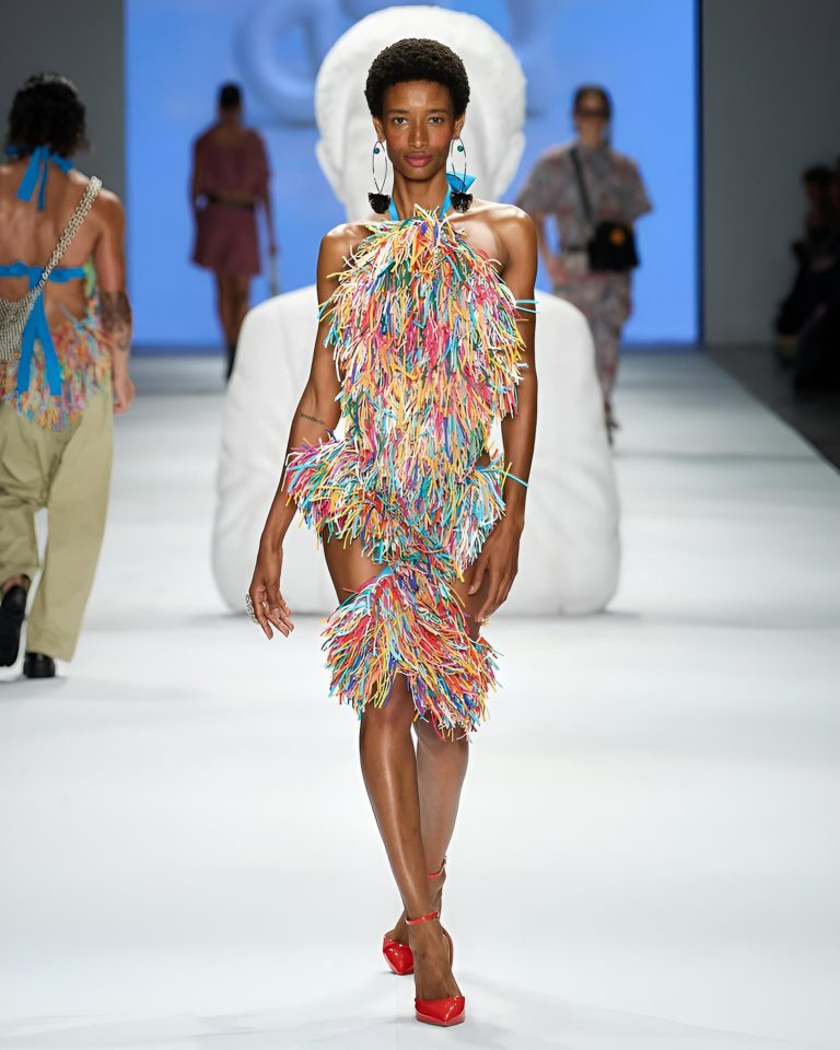 Vizzano marca presença na SPFW com LED e Ângela Brito e aposta no retorno do salto alto