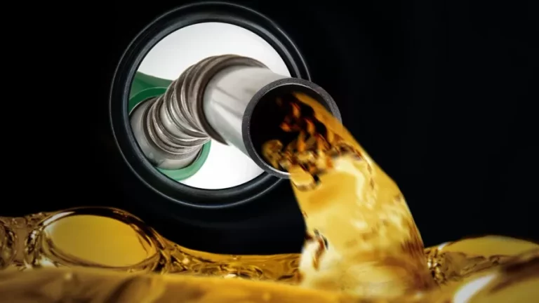 Petrobras reduz preço da gasolina em 4,9% para distribuidoras a partir desta terça