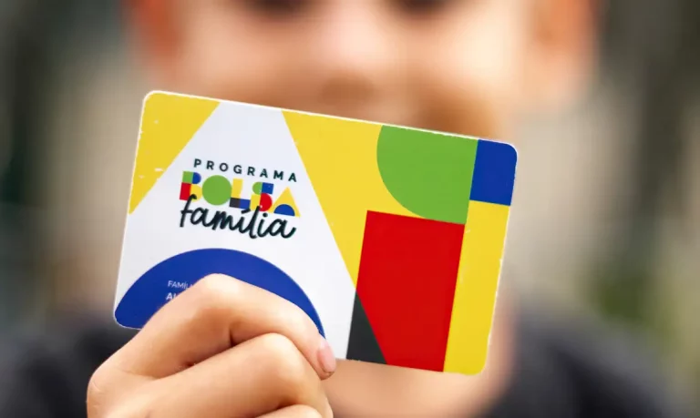 Número de beneficiários do Bolsa Família supera o de trabalhadores com carteira assinada na Bahia