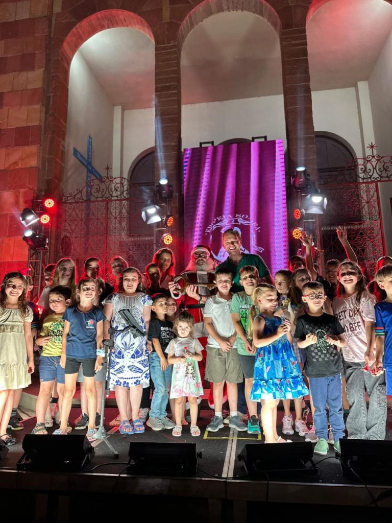 Chegada do Papai Noel marca abertura do Natal Mais Encantado