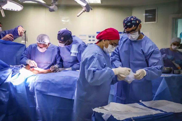 HPS de Porto Alegre faz primeiro transplante gaúcho de membrana amniótica em criança com queimadura