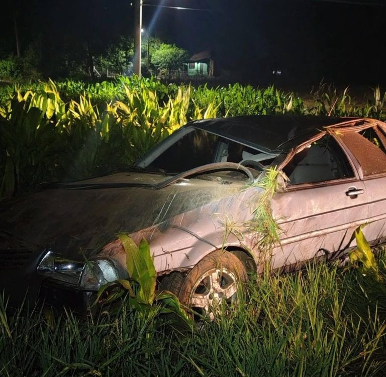 Carro sai da pista e capota em Colinas; veículo pertence a adolescente de Roca Sales