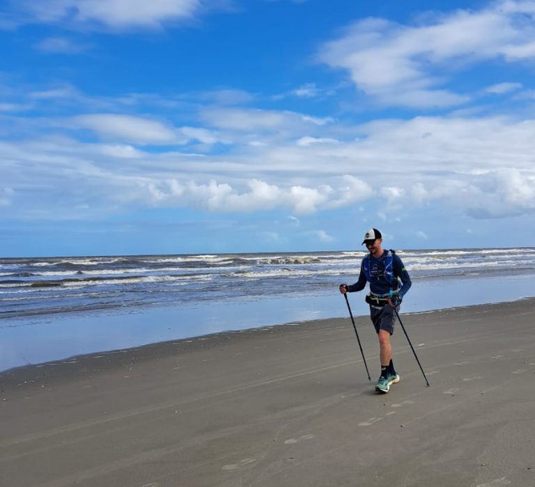 O encantadense que atravessou a maior praia do mundo — e saiu de lá noivo