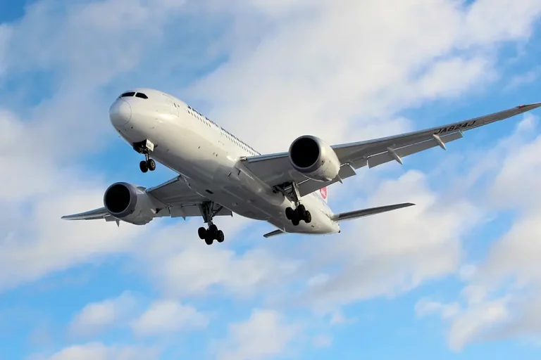 Mais de 800 voos são cancelados nos EUA em dia de caos aéreo por paralisação do governo