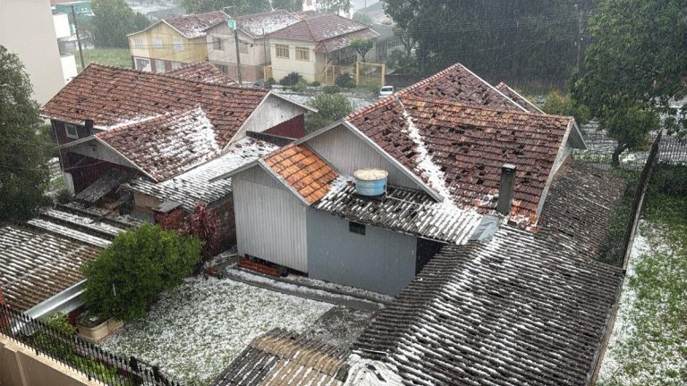 Queda de granizo quebra vidros, destrói telhados e deixa mais de 150 feridos em Erechim