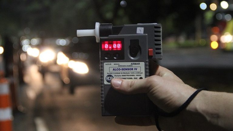 Homem embriagado provoca acidente e acaba preso em Encantado