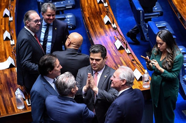 Senado aprova isenção de IR para quem ganha até R$ 5 mil
