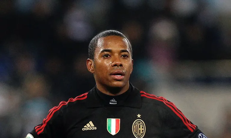 Robinho tem pena reduzida após cursos e leitura na prisão em Tremembé