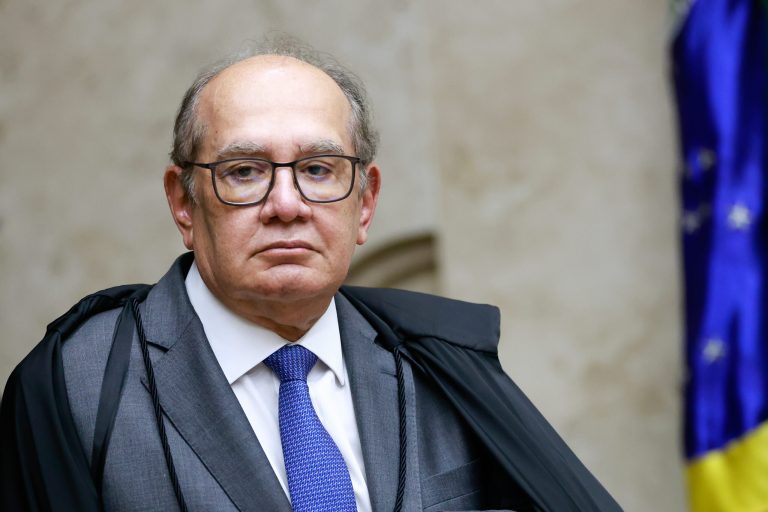 Ministro do STF decide que só a PGR pode pedir impeachment de… ministros do STF