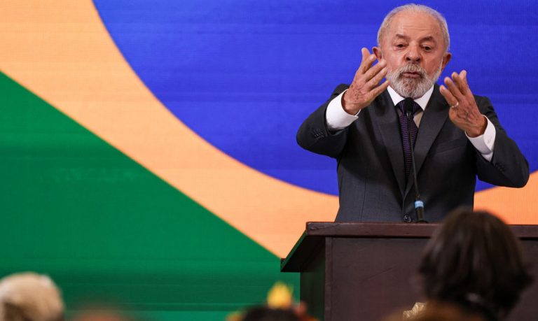 Lula defende redução da jornada de trabalho e quer estudo sobre fim da escala 6 por 1