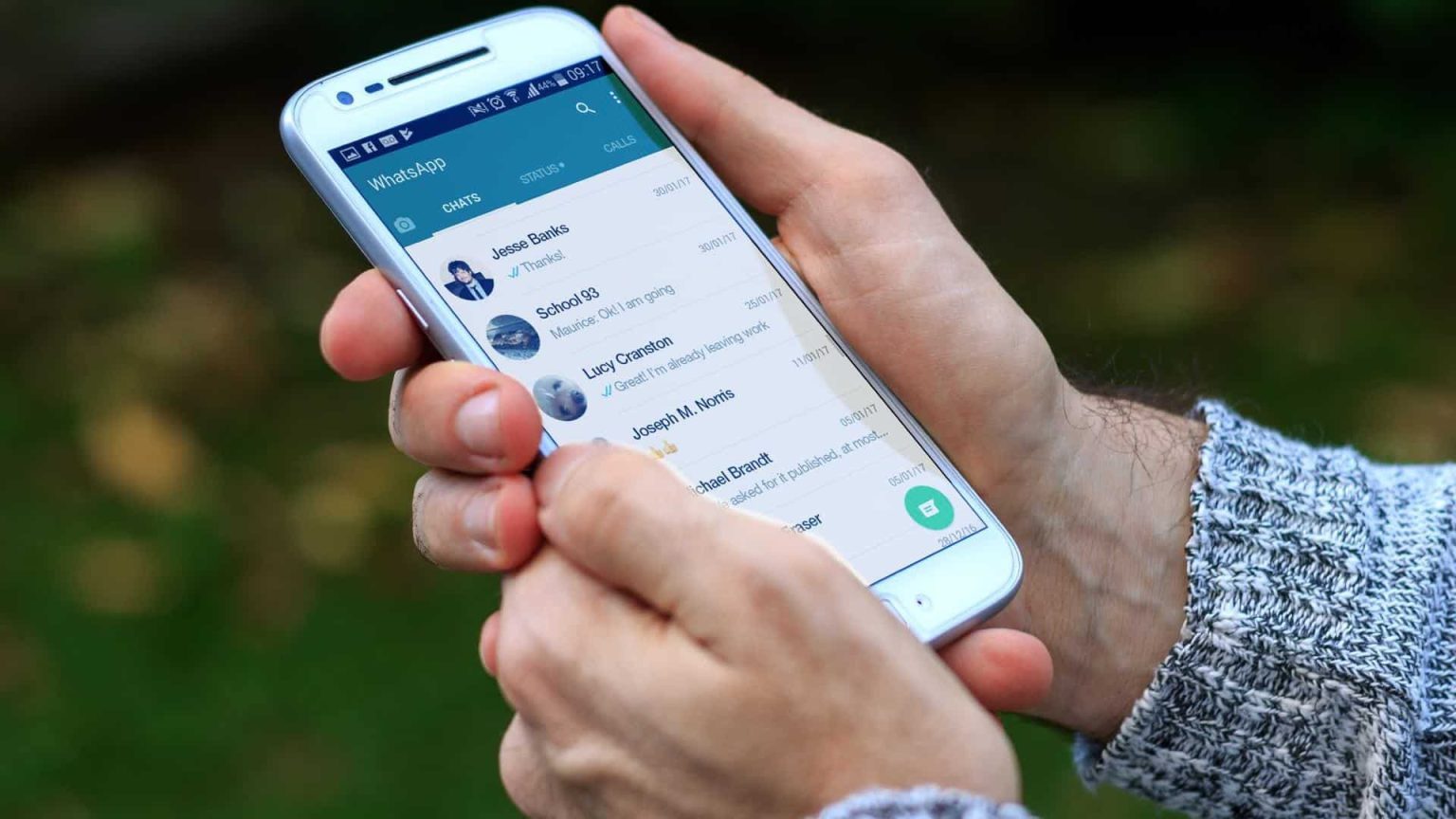 Brasileiro evita falar de política em grupos de WhatsApp, revela ...
