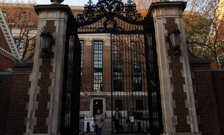 Trump processa Harvard e ameaça cortar bilhões em recursos federais