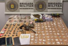 BM apreende revólver e 158 porções de drogas com dois menores em Bento Gonçalves