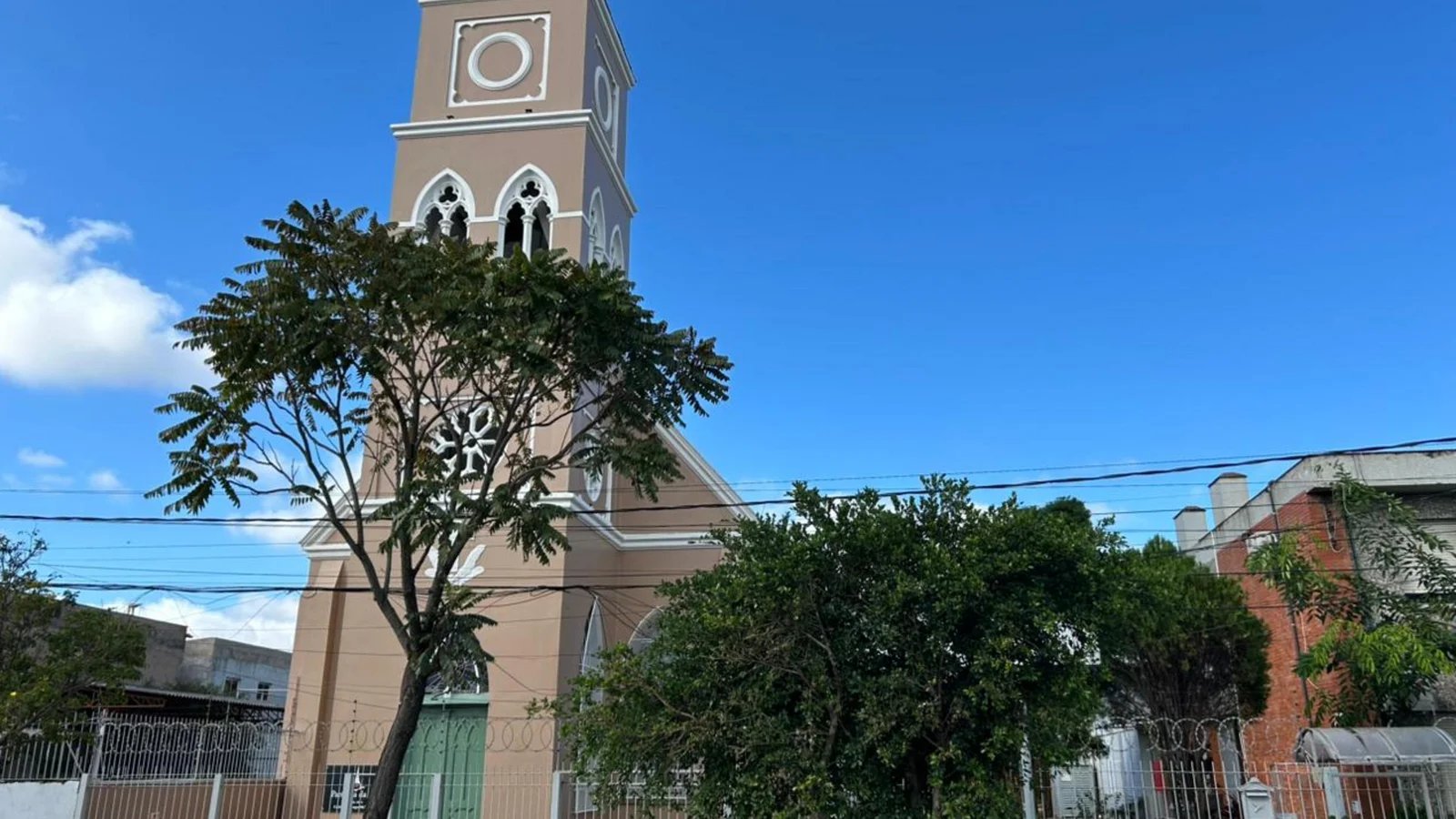 Igreja centenária reabre em Porto Alegre após ser destruída pelas enchentes de 2024