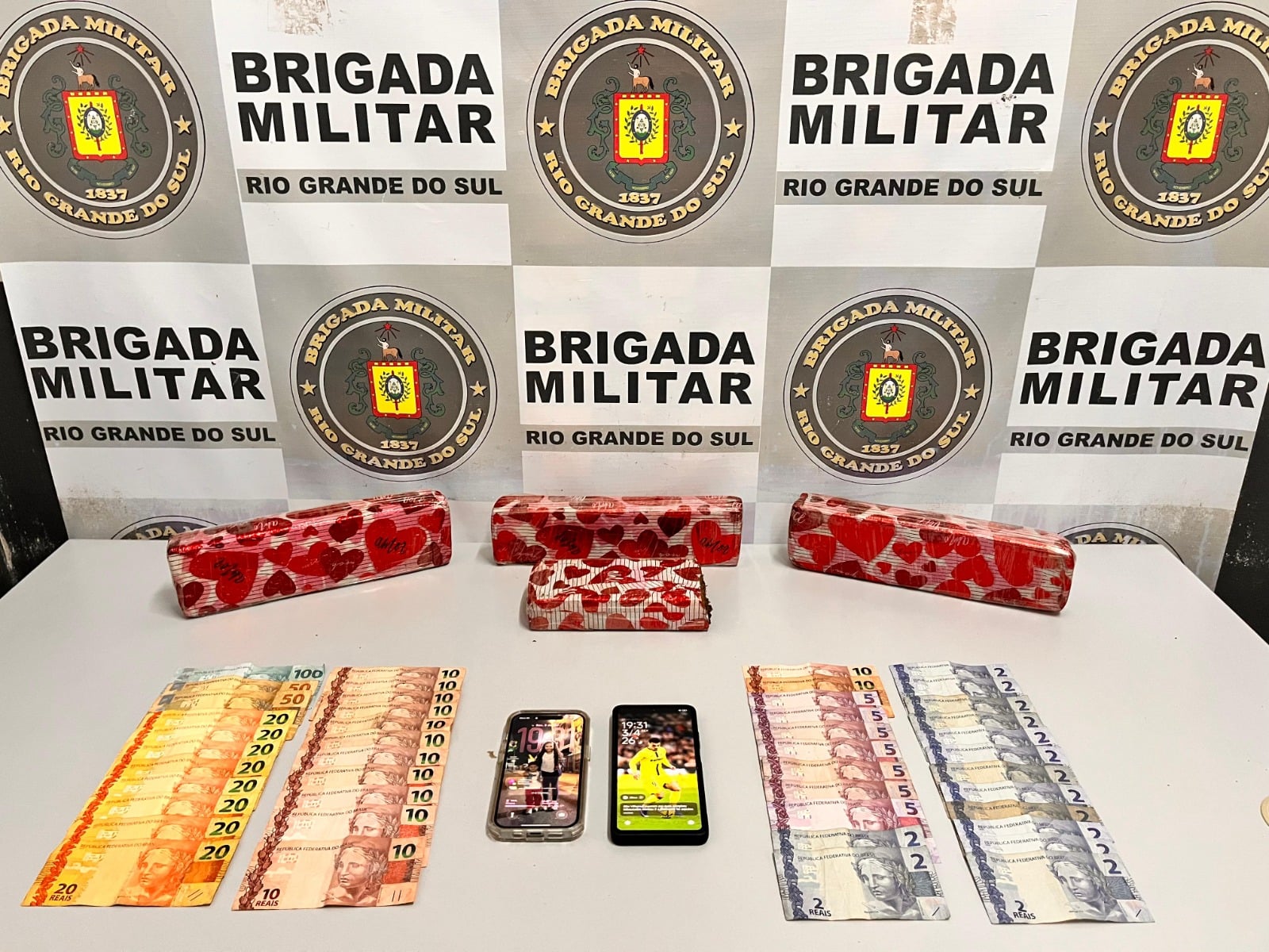 Casal é preso com quase 3 kg de maconha em Caxias do Sul