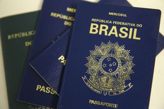 Polícia Federal ameaça suspender emissão de passaportes a partir de novembro