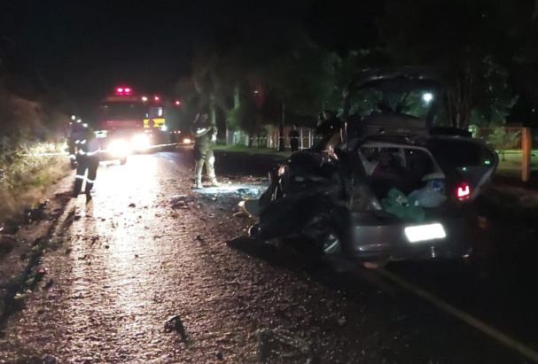 Cinco pessoas da mesma família morrem em colisão com caminhão em SC