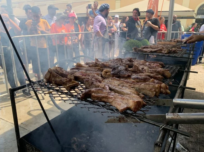 Assado Solidário distribui 1.250 kg de carne gratuita em Porto Alegre