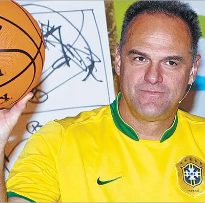 Morre Oscar Schmidt, maior ídolo do basquete brasileiro, aos 68 anos