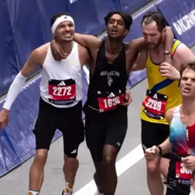 Brasileiro pausa prova e ajuda corredor em colapso na Maratona de Boston