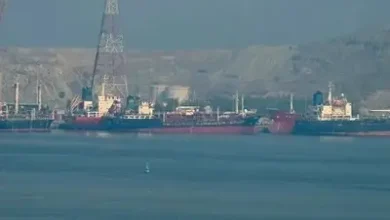 Petróleo volta a superar US$ 100 após apreensão de navios pelo Irã