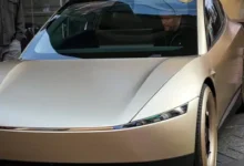 Tesla inicia produção do Cybercab, táxi autônomo sem volante