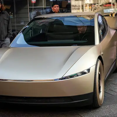 Tesla inicia produção do Cybercab, táxi autônomo sem volante