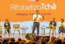 Eduardo Leite premia 200 escolas com melhores resultados em alfabetização